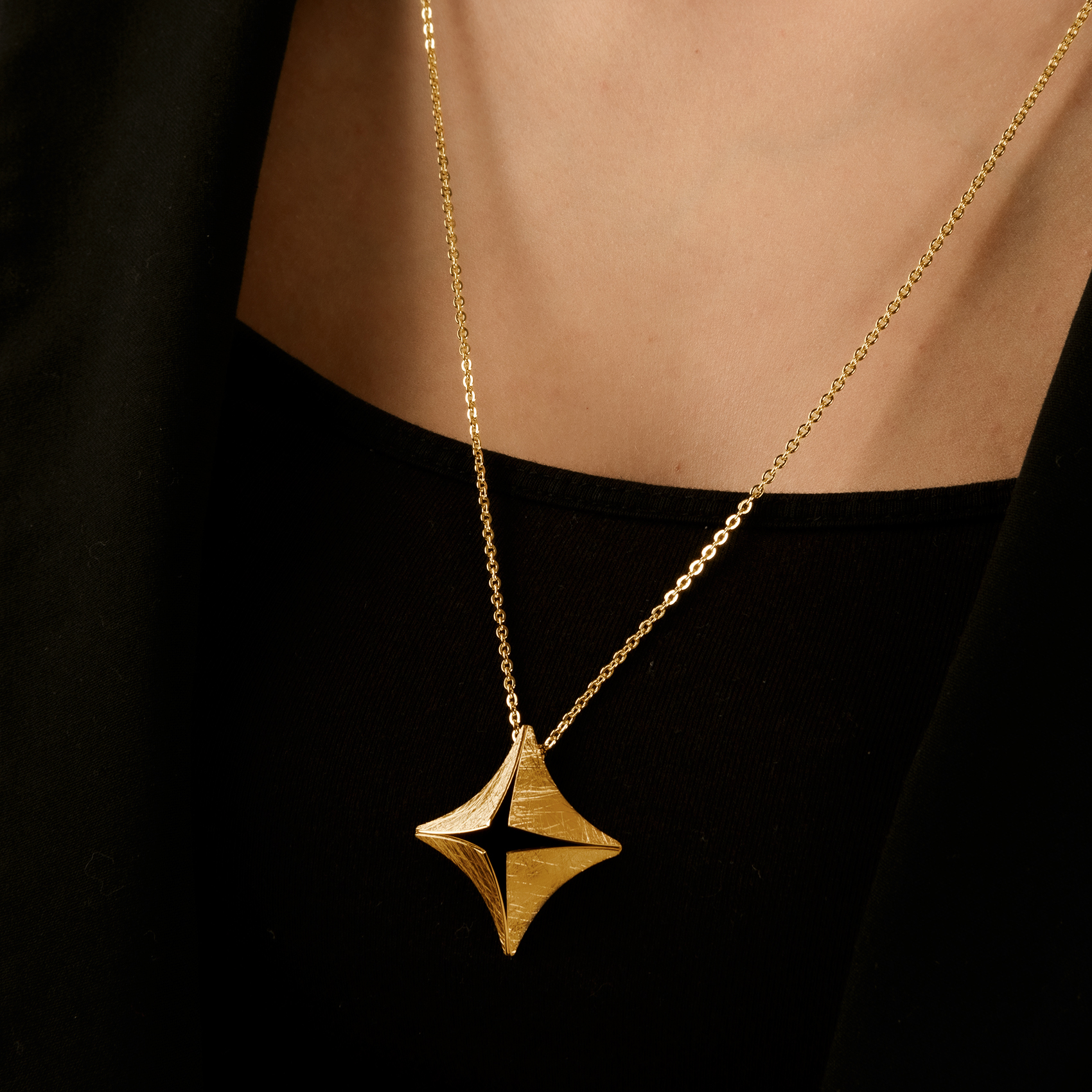 Schmuck-Trends-2025-Skulptur Schmuck Trends 2025